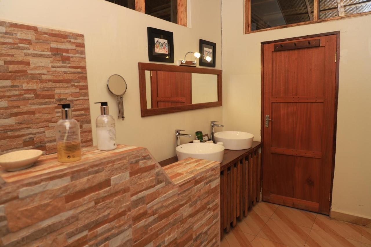 Nkuringo Bwindi Gorilla Lodge מראה חיצוני תמונה